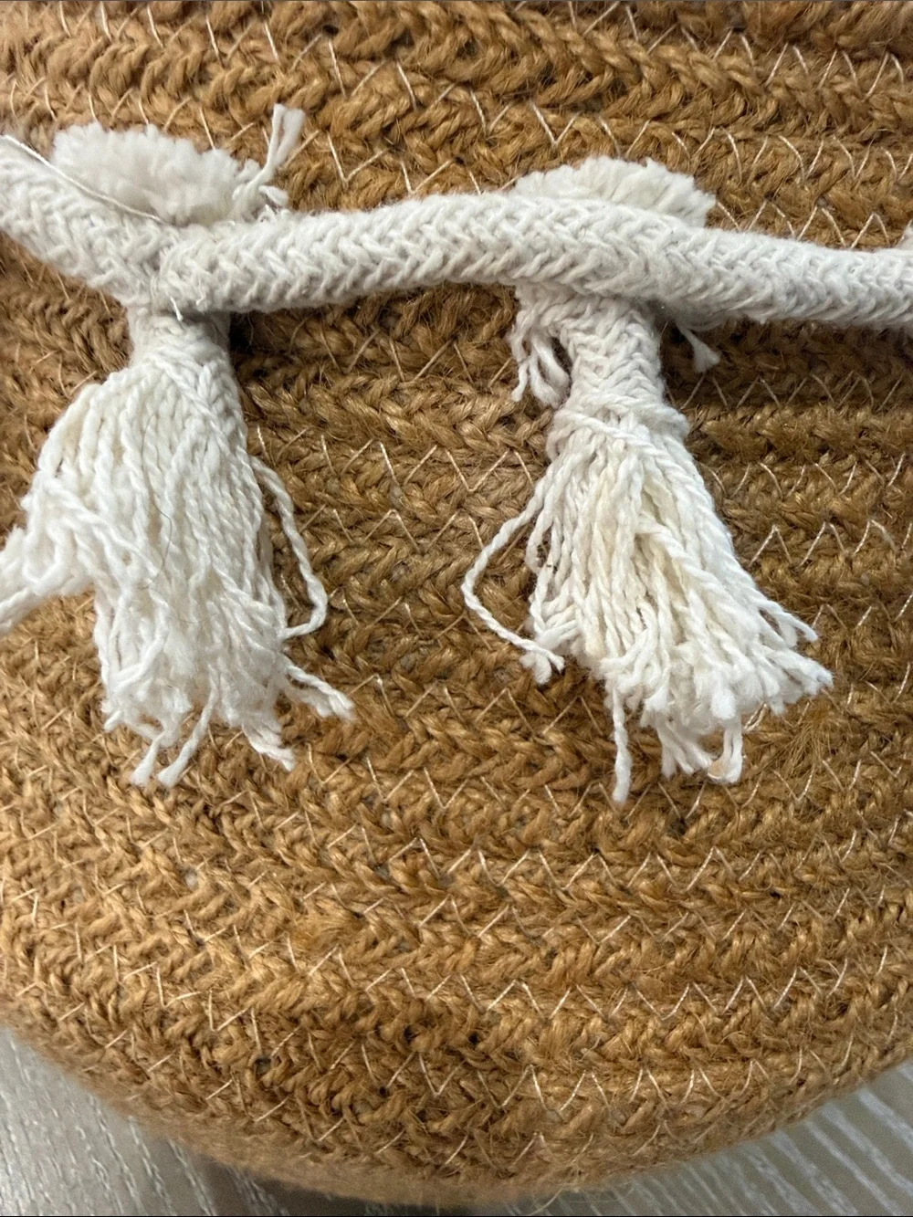 BOHO Vibe Jute Basket w/ handles & Cr Tassel Trim - Light Beige/Brown NWOT